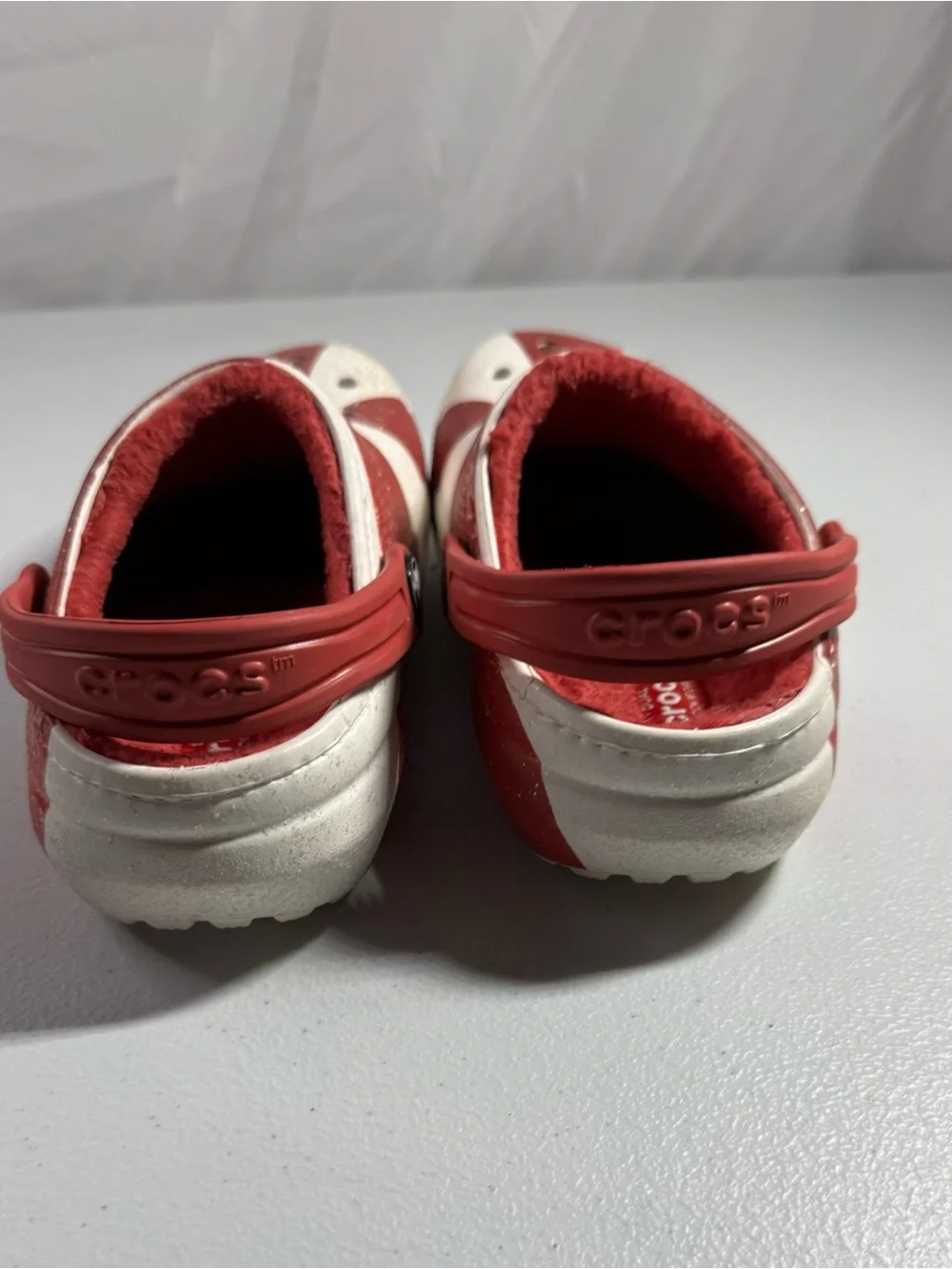 CROCS Kids Red & White Pinwheel Lined Clogs